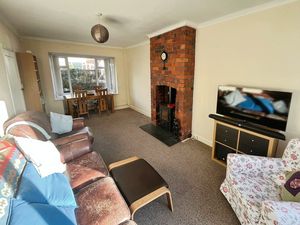 Lounge Diner- click for photo gallery